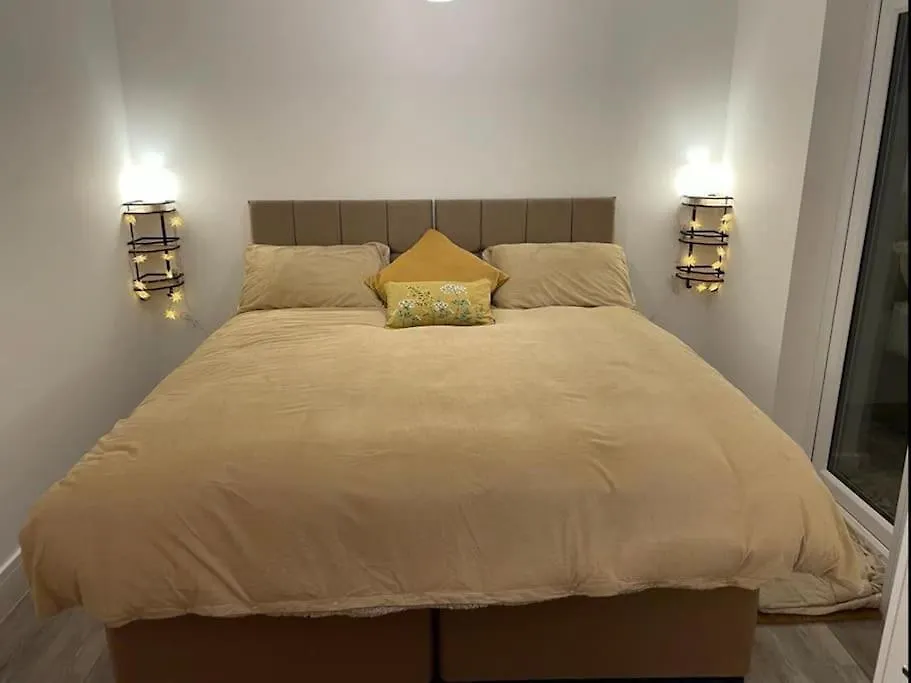 Comfortable Flat Close To The Beach Brighton Apartment