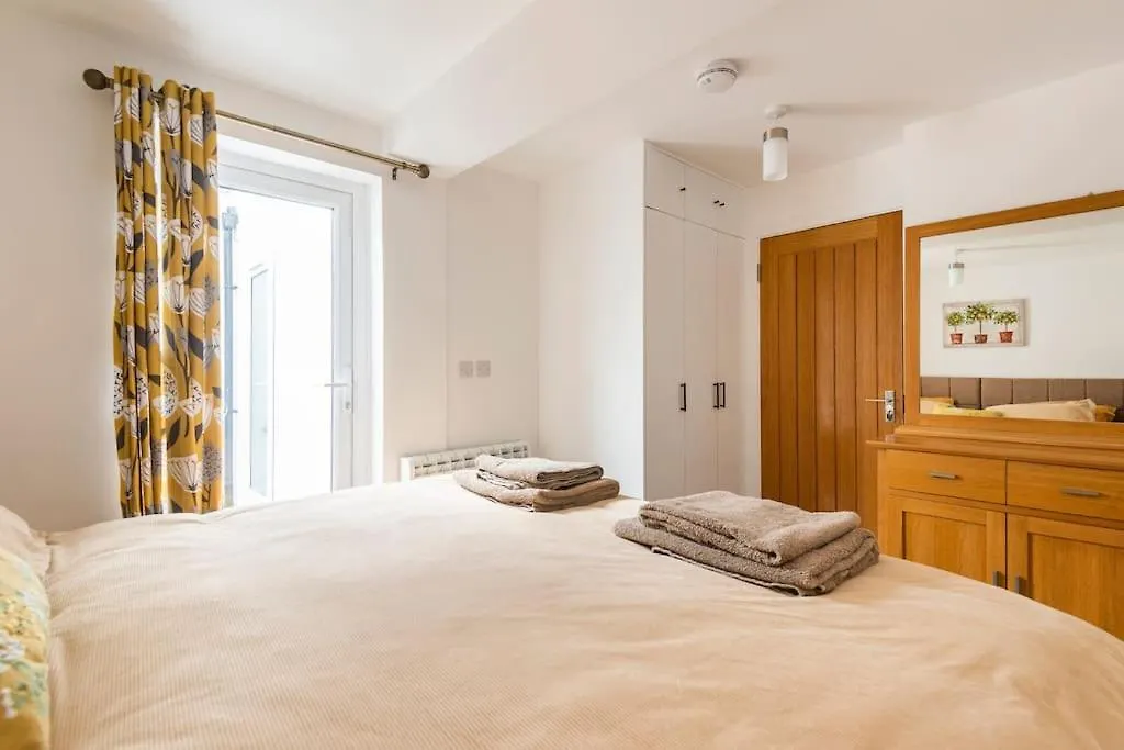 Comfortable Flat Close To The Beach Brighton Apartment