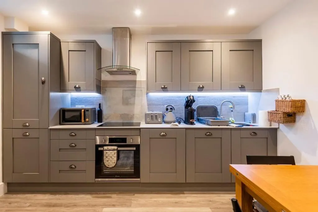 Comfortable Flat Close To The Beach Brighton Apartment